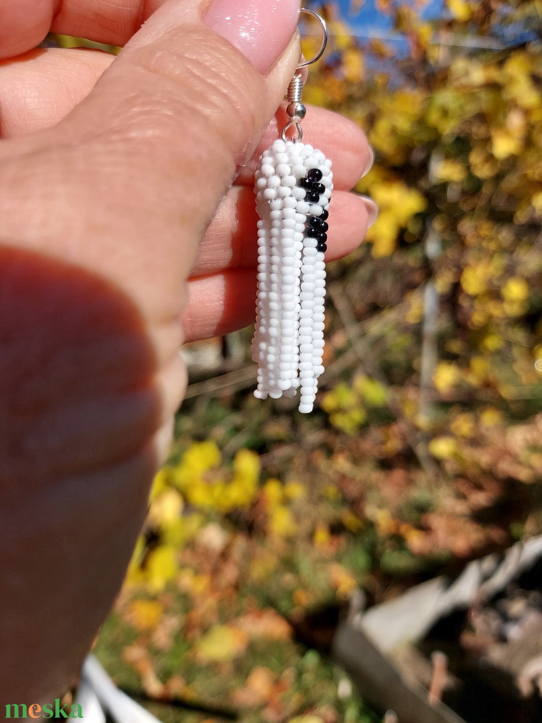 Halloweeni szellem gyöngyfülbevaló - ékszer - fülbevaló - lógó fülbevaló - Meska.hu