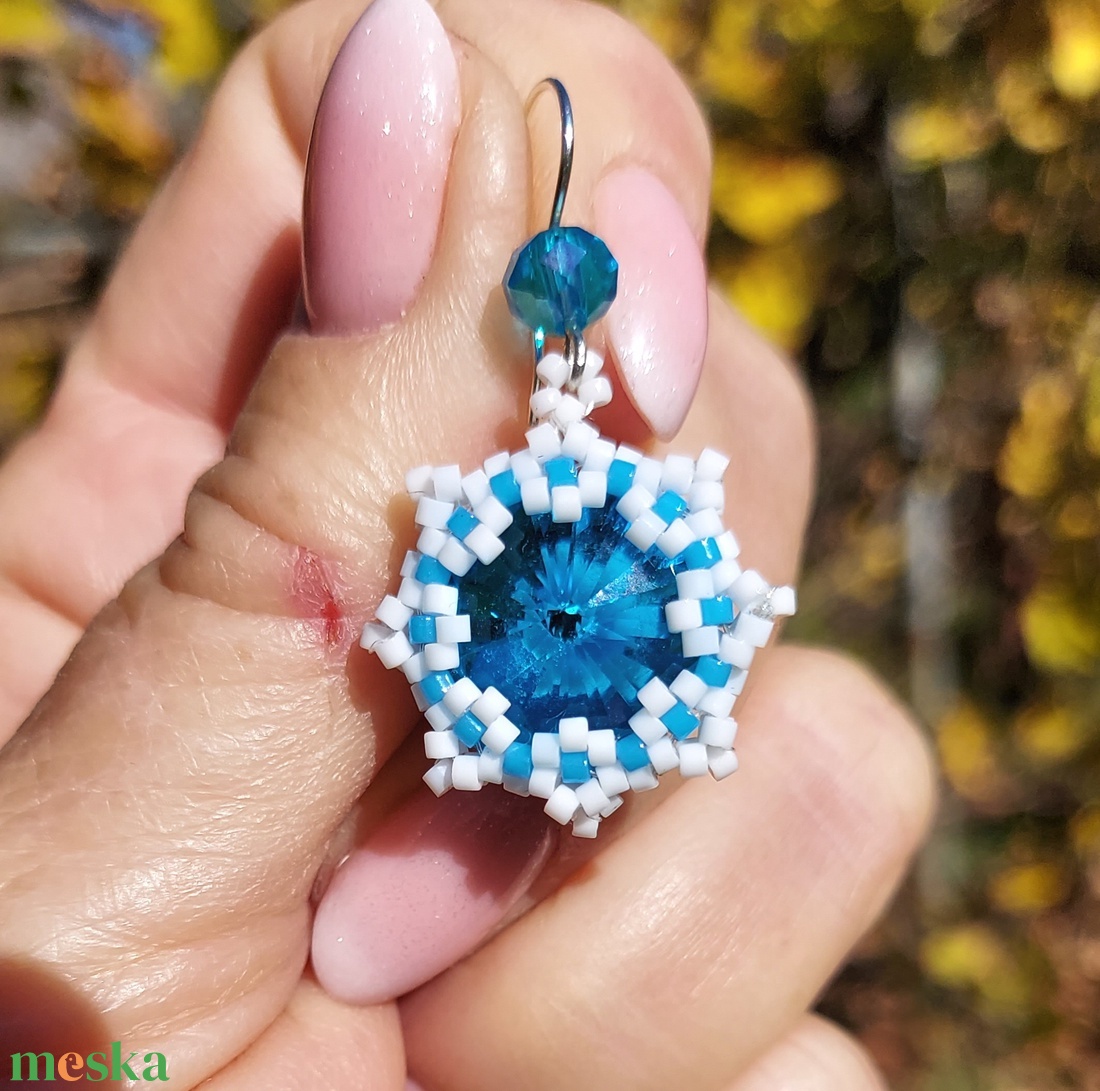 Kék Swarowski köves fülbevaló - ékszer - fülbevaló - lógó fülbevaló - Meska.hu Kék Swarowski köves fülbevaló - ékszer - fülbevaló - lógó fülbevaló - Meska.hu