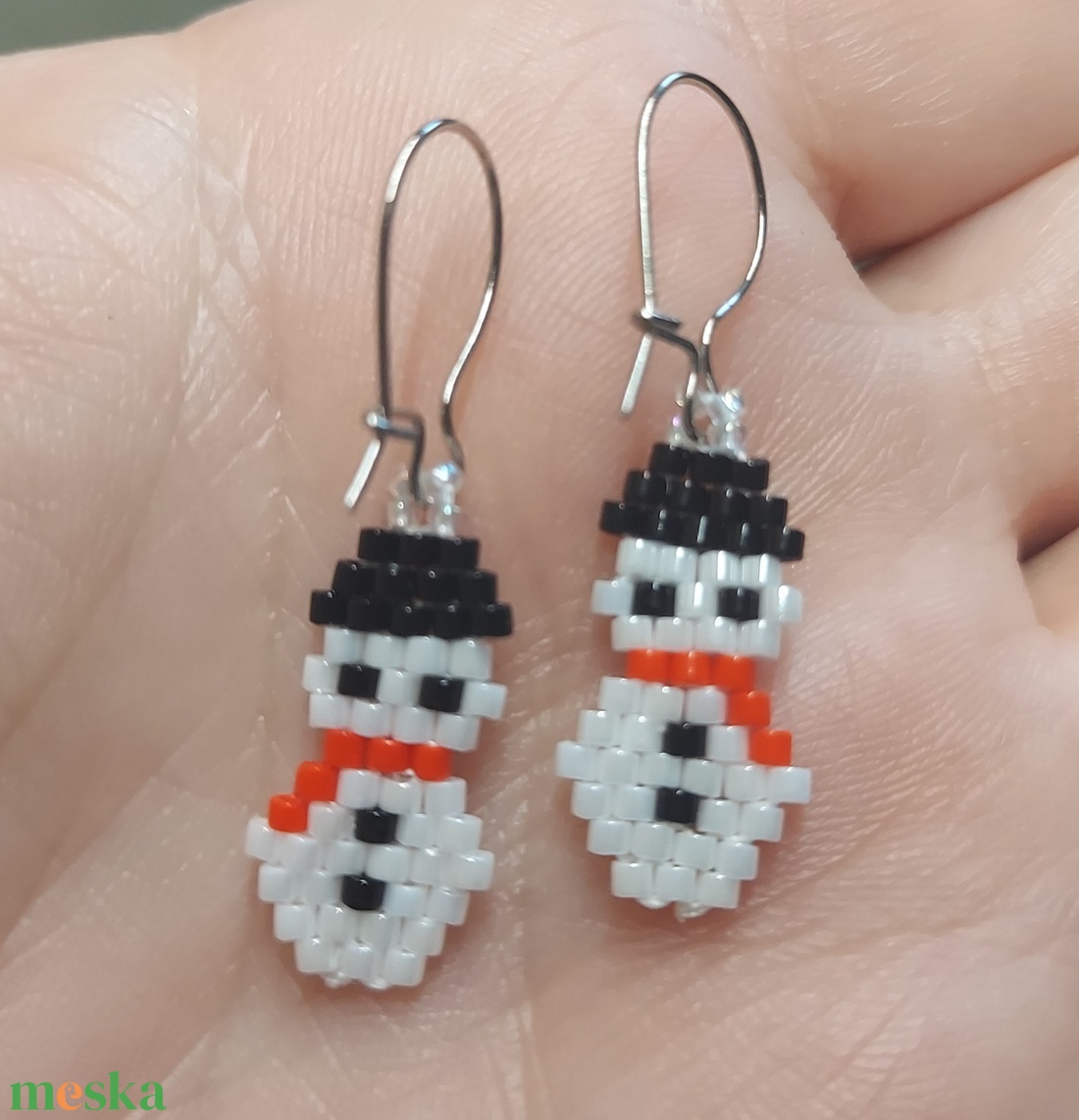 Mini hóember gyöngyfülbevaló  - ékszer - fülbevaló - lógó fülbevaló - Meska.hu