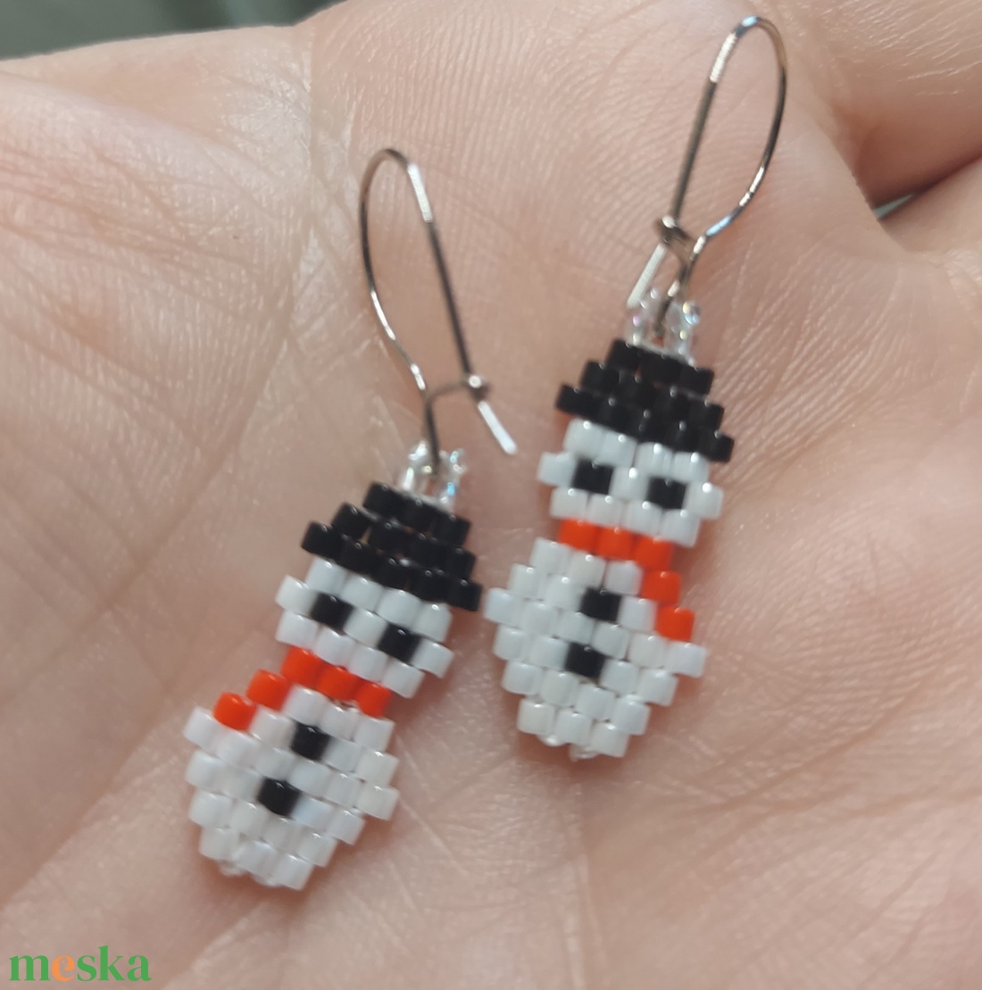 Mini hóember gyöngyfülbevaló  - ékszer - fülbevaló - lógó fülbevaló - Meska.hu