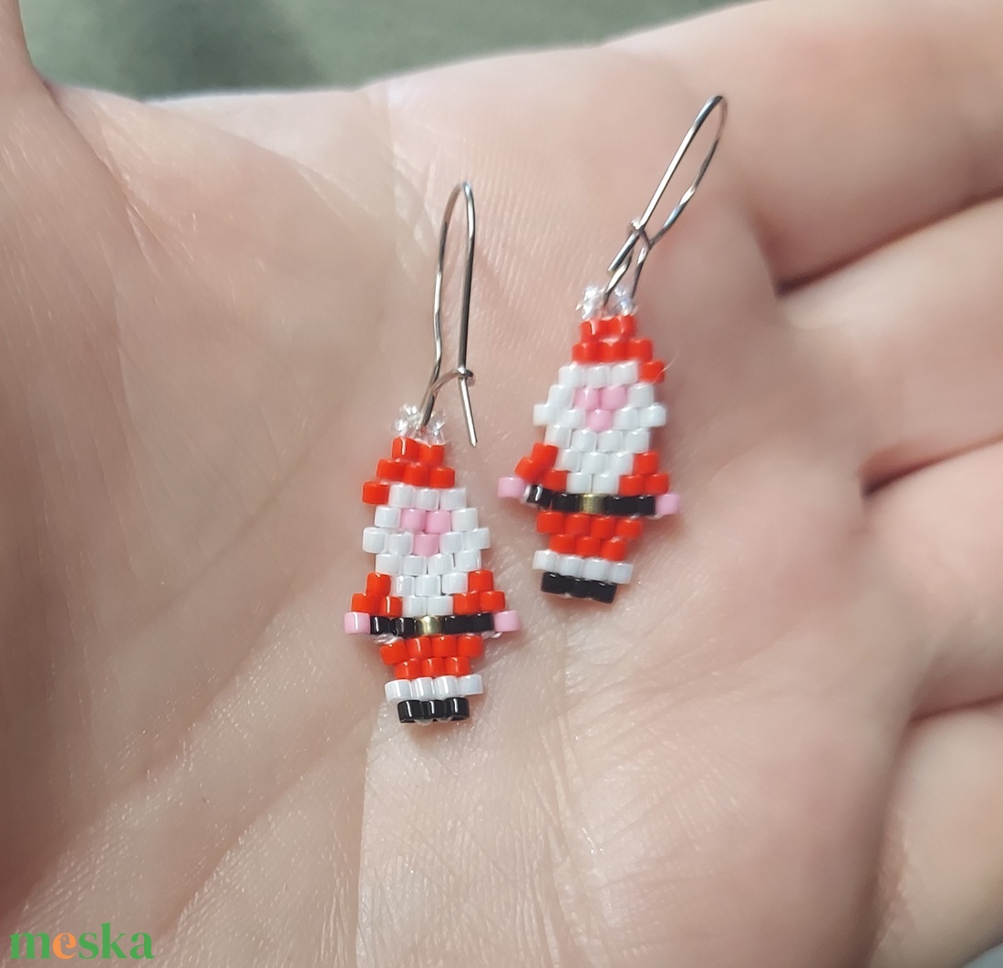 Mini Mikulás gyöngyfülbevaló  - ékszer - fülbevaló - lógó fülbevaló - Meska.hu
