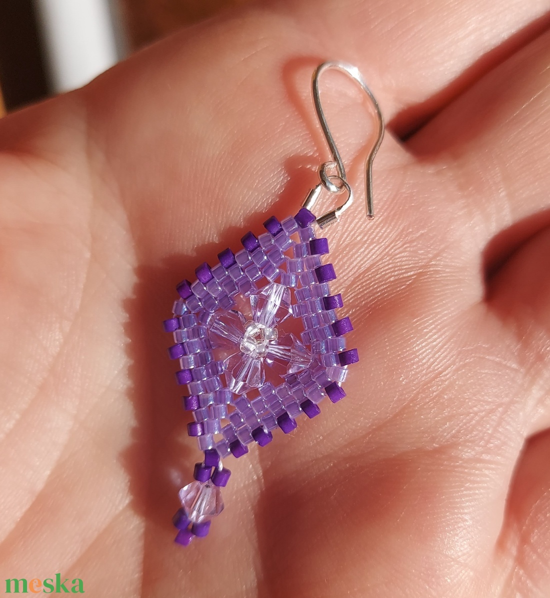 Lila Swarovski gyöngyfülbevaló - ékszer - fülbevaló - lógó fülbevaló - Meska.hu