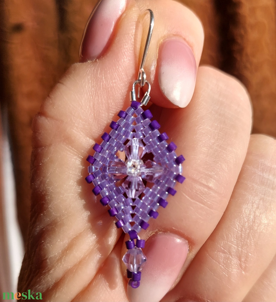 Lila Swarovski gyöngyfülbevaló - ékszer - fülbevaló - lógó fülbevaló - Meska.hu