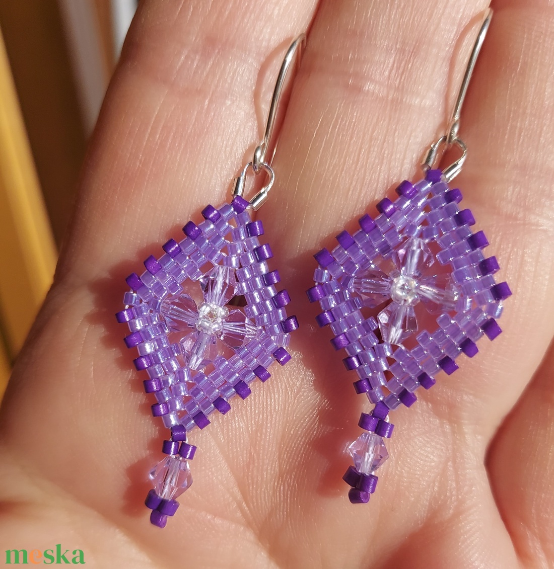 Lila Swarovski gyöngyfülbevaló - ékszer - fülbevaló - lógó fülbevaló - Meska.hu