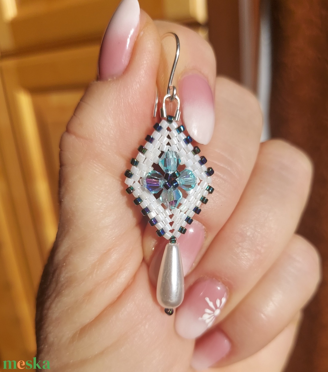 Világoskék Swarovski gyöngyfülbevaló - ékszer - fülbevaló - lógó fülbevaló - Meska.hu