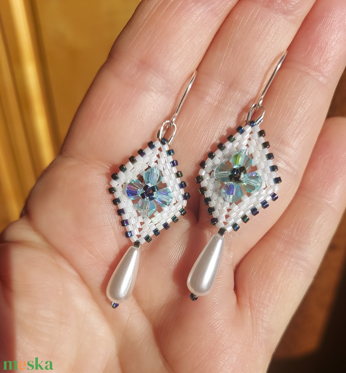 Világoskék Swarovski gyöngyfülbevaló - ékszer - fülbevaló - lógó fülbevaló - Meska.hu