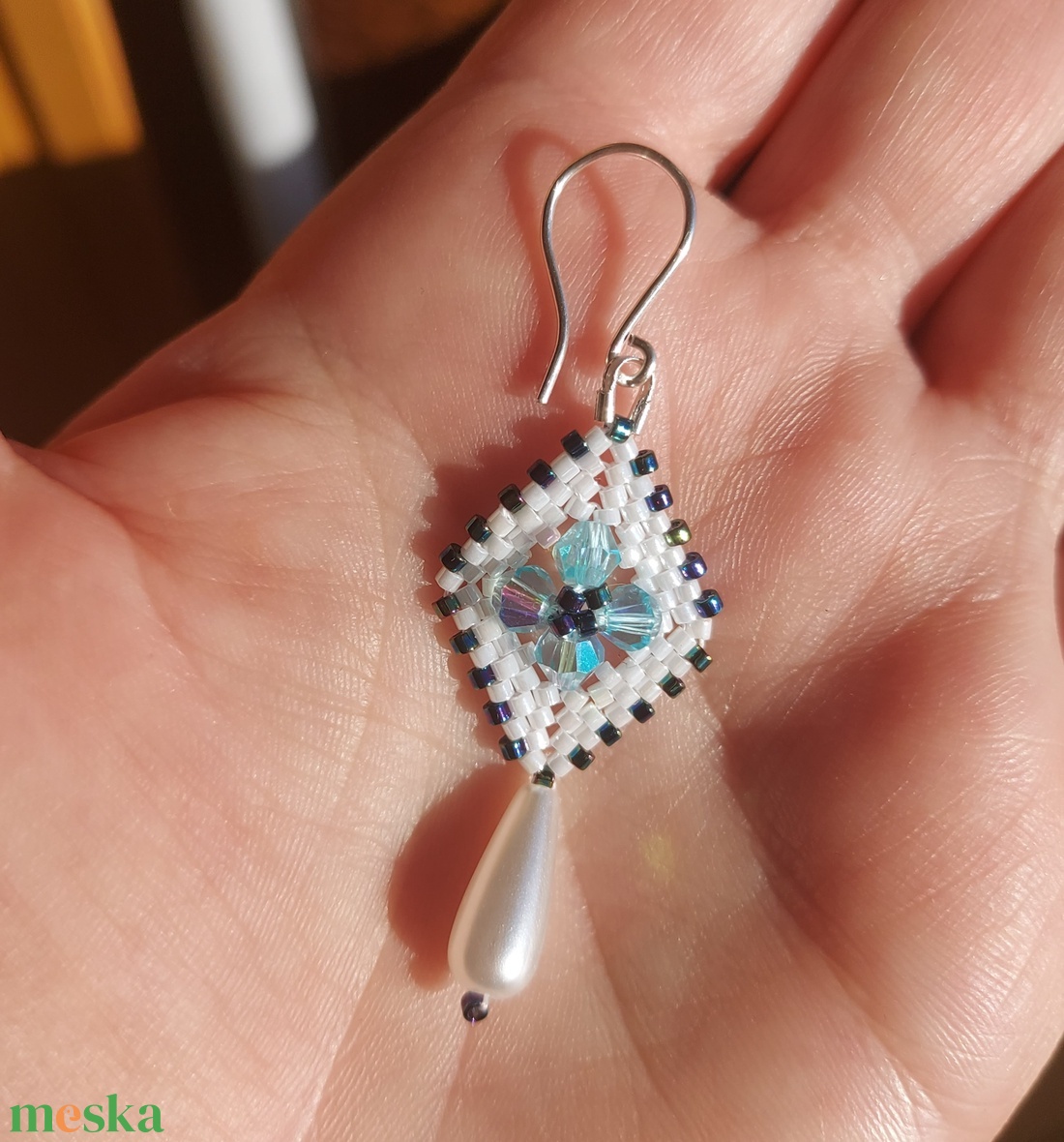 Világoskék Swarovski gyöngyfülbevaló - ékszer - fülbevaló - lógó fülbevaló - Meska.hu