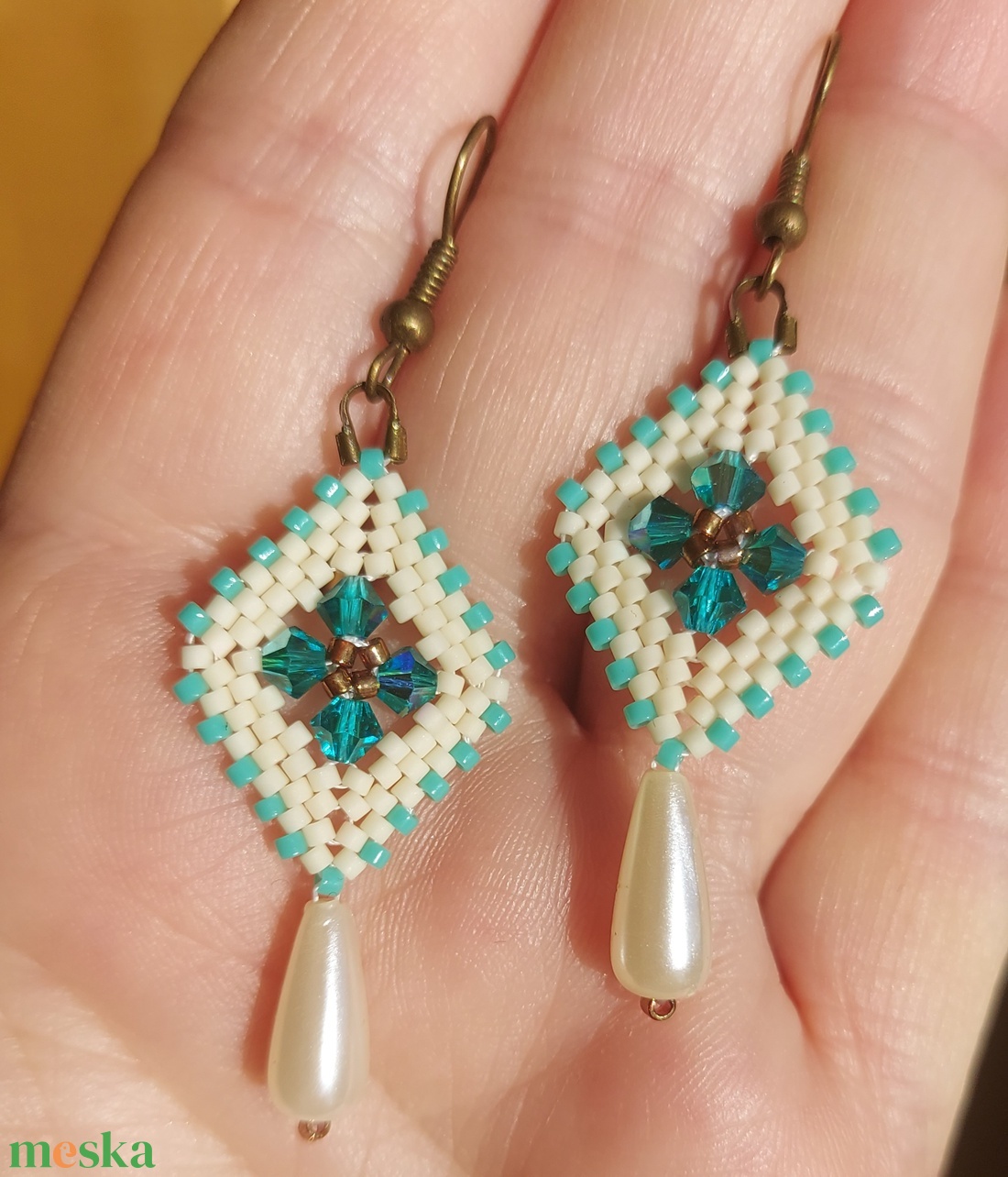 Türkiz Swarovski gyöngyfülbevaló - ékszer - fülbevaló - lógó fülbevaló - Meska.hu