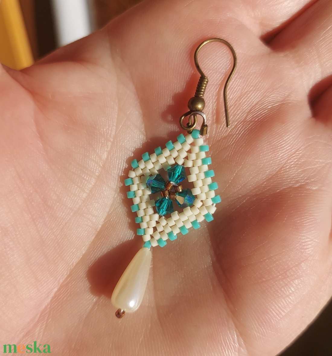 Türkiz Swarovski gyöngyfülbevaló - ékszer - fülbevaló - lógó fülbevaló - Meska.hu