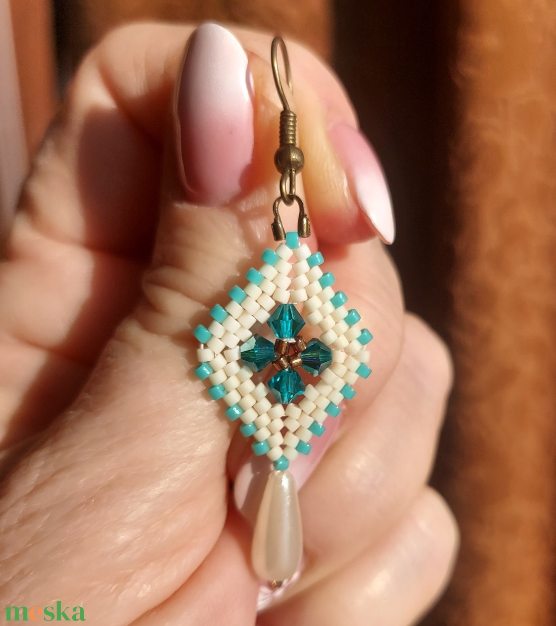 Türkiz Swarovski gyöngyfülbevaló - ékszer - fülbevaló - lógó fülbevaló - Meska.hu