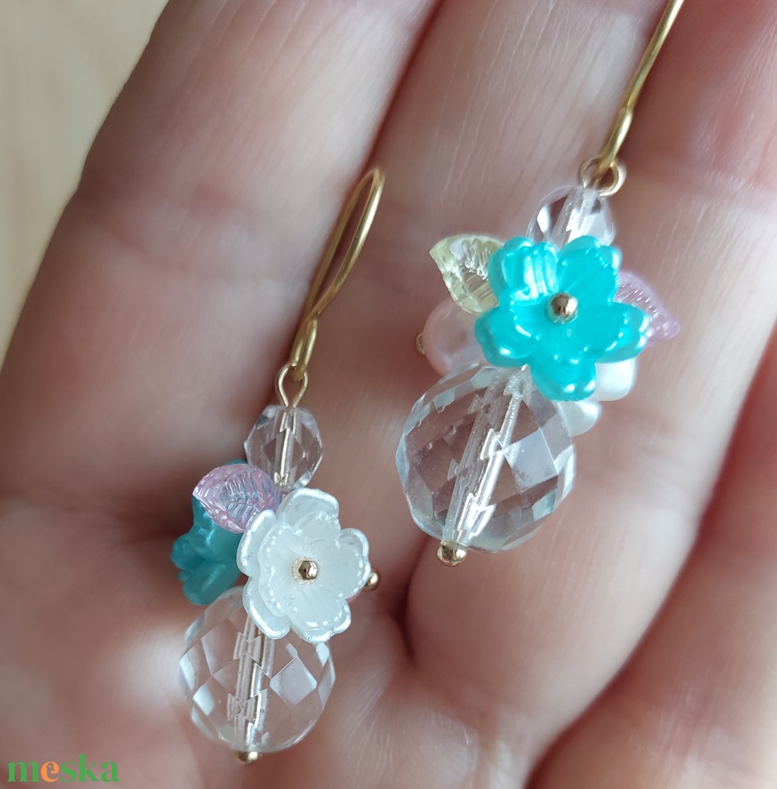 Tavaszi kristály gyöngyfülbevaló - ékszer - fülbevaló - lógó fülbevaló - Meska.hu