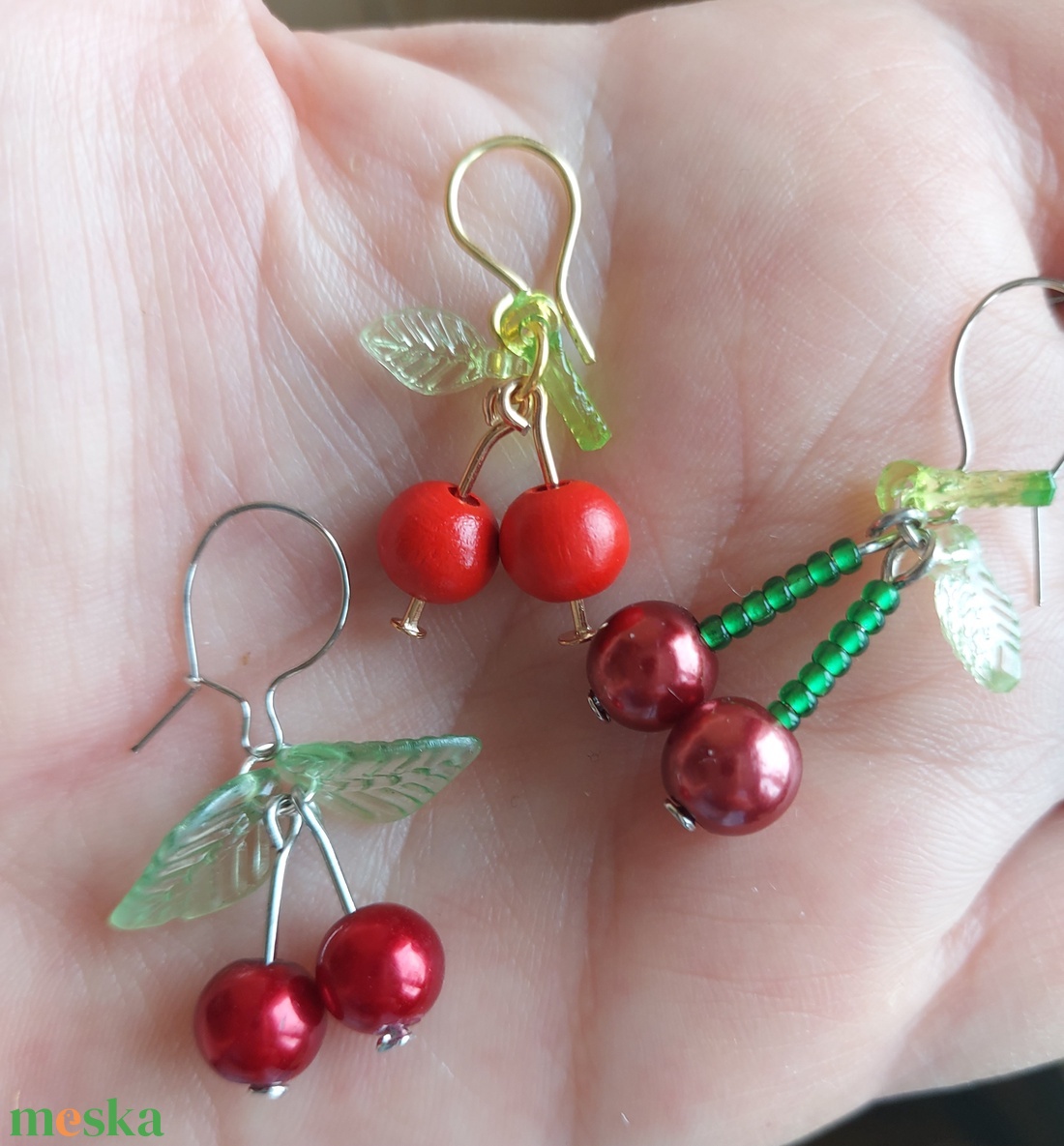 Tavaszi cseresznye gyöngyfülbevaló - ékszer - fülbevaló - lógó fülbevaló - Meska.hu