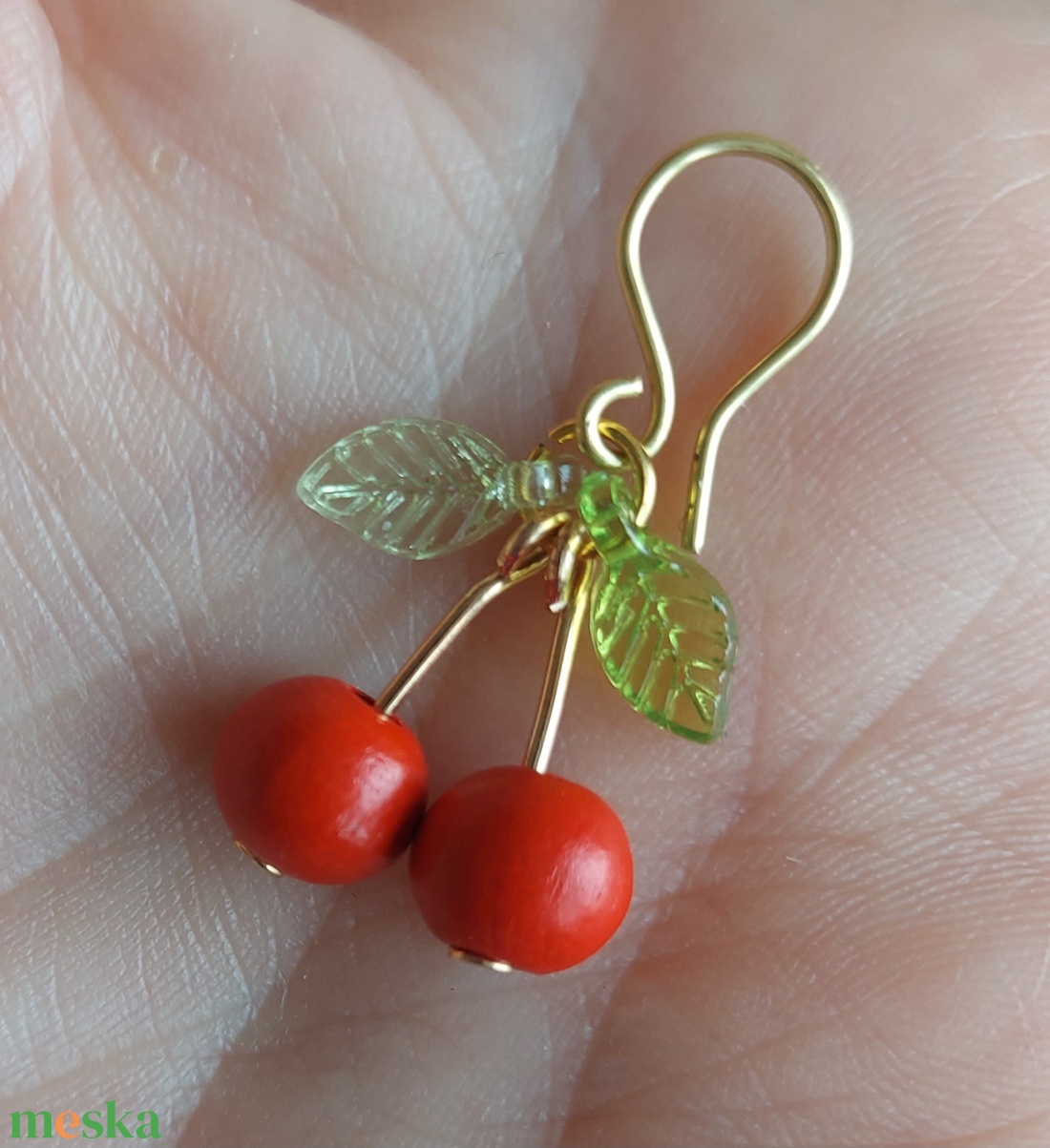 Tavaszi cseresznye gyöngyfülbevaló - ékszer - fülbevaló - lógó fülbevaló - Meska.hu