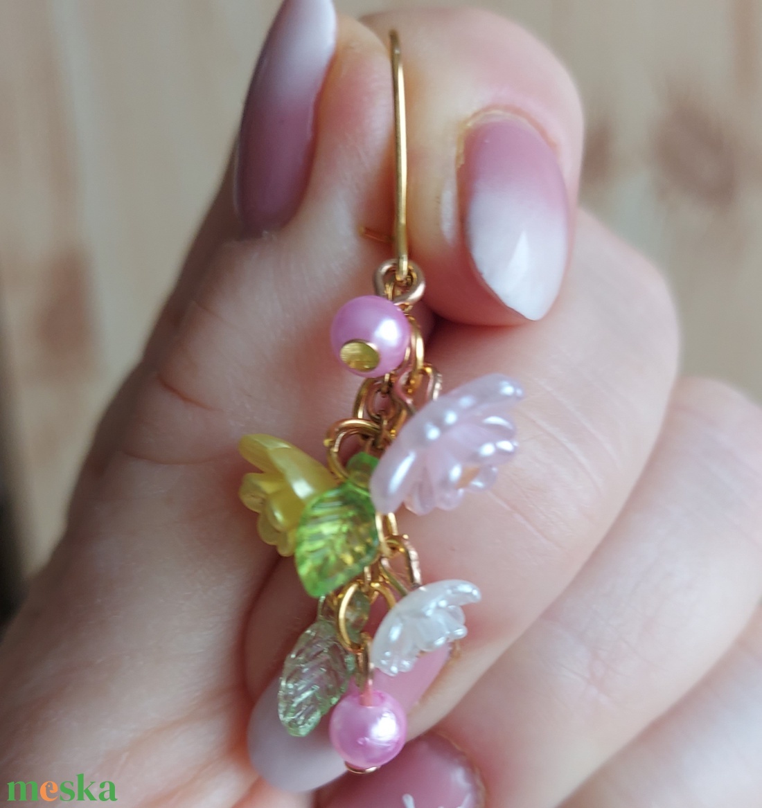 Tavaszi kis virágfüzér gyöngyfülbevaló - ékszer - fülbevaló - lógó fülbevaló - Meska.hu