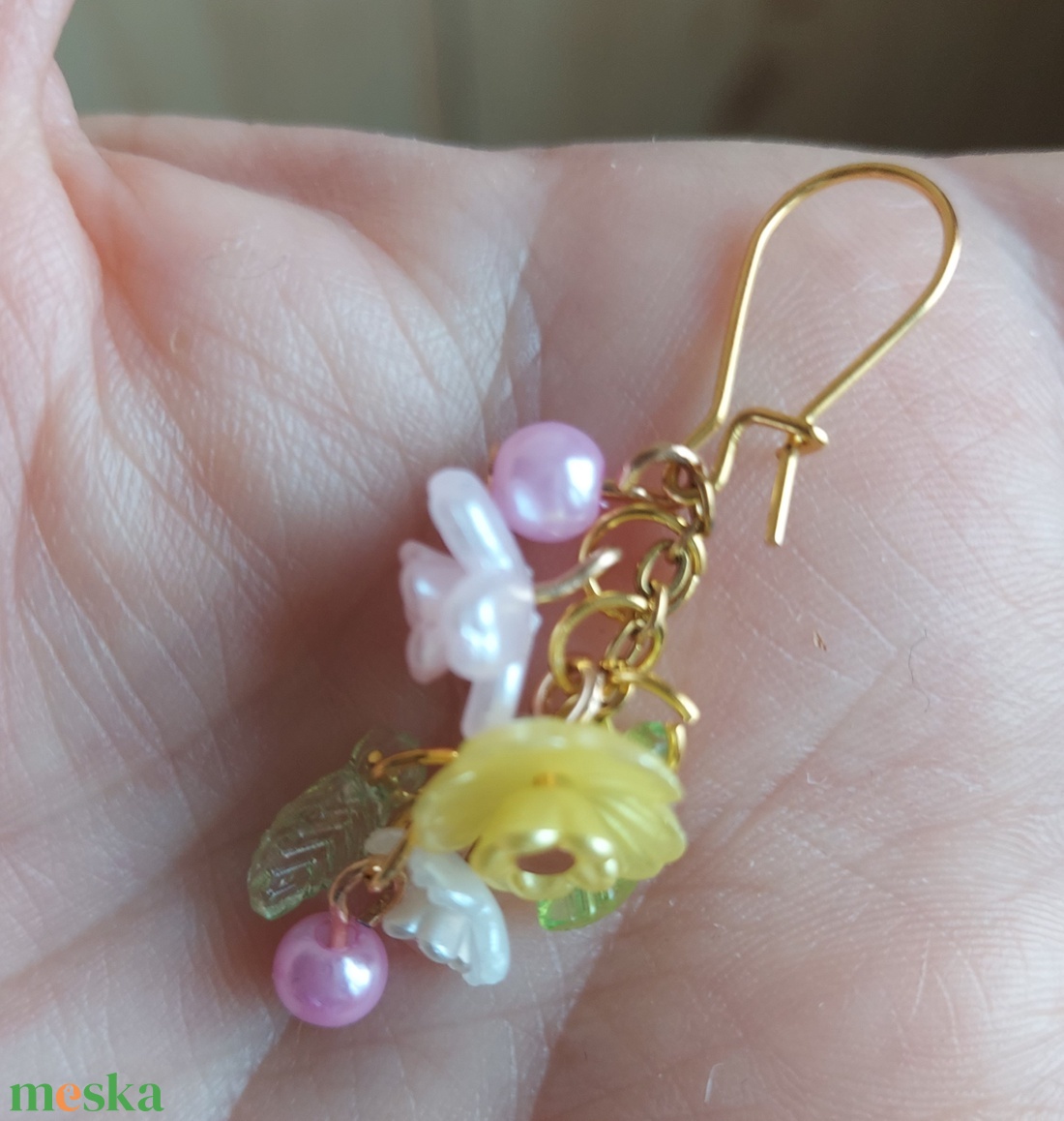 Tavaszi kis virágfüzér gyöngyfülbevaló - ékszer - fülbevaló - lógó fülbevaló - Meska.hu