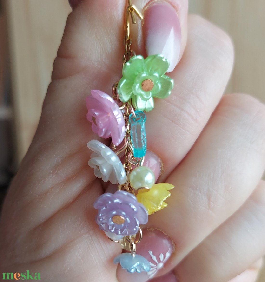 Tavaszi közepes virágfüzér gyöngyfülbevaló - ékszer - fülbevaló - lógó fülbevaló - Meska.hu