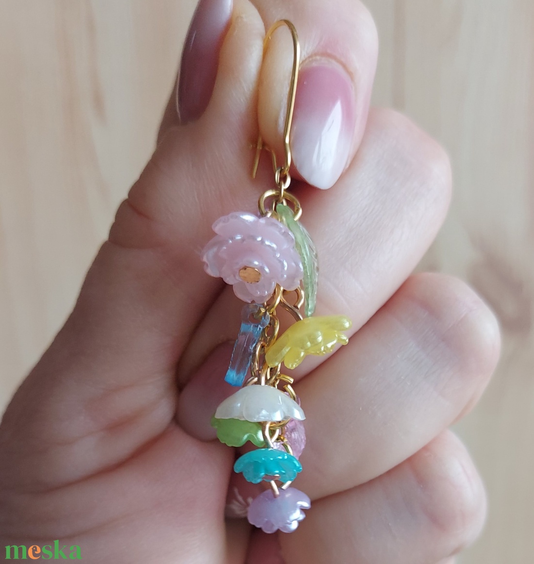 Tavaszi hosszú virágfüzér gyöngyfülbevaló - ékszer - fülbevaló - lógó fülbevaló - Meska.hu