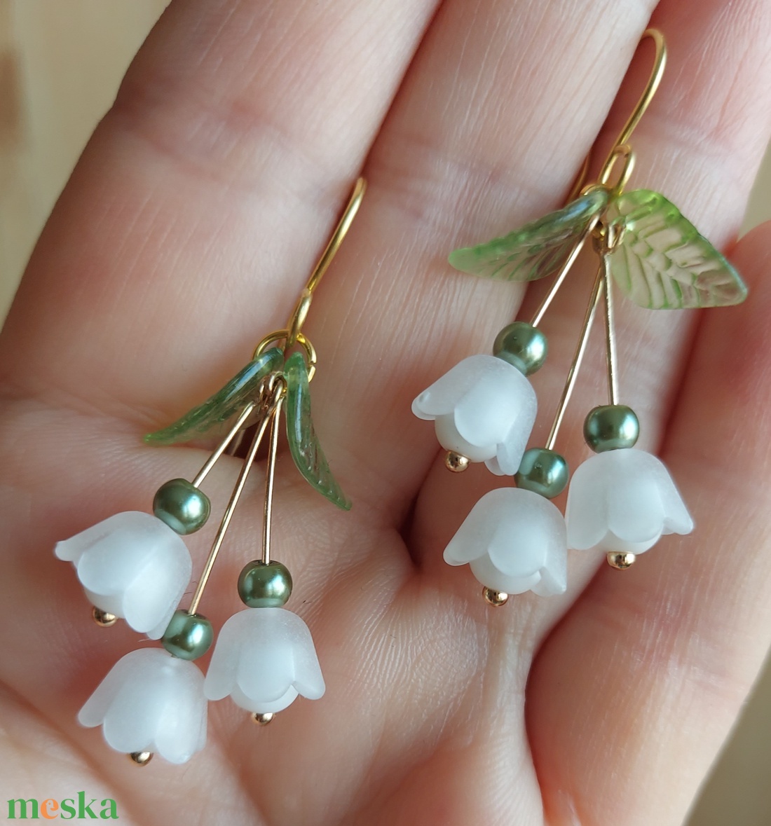 Tavaszi gyöngyvirág gyöngyfülbevaló - ékszer - fülbevaló - lógó fülbevaló - Meska.hu