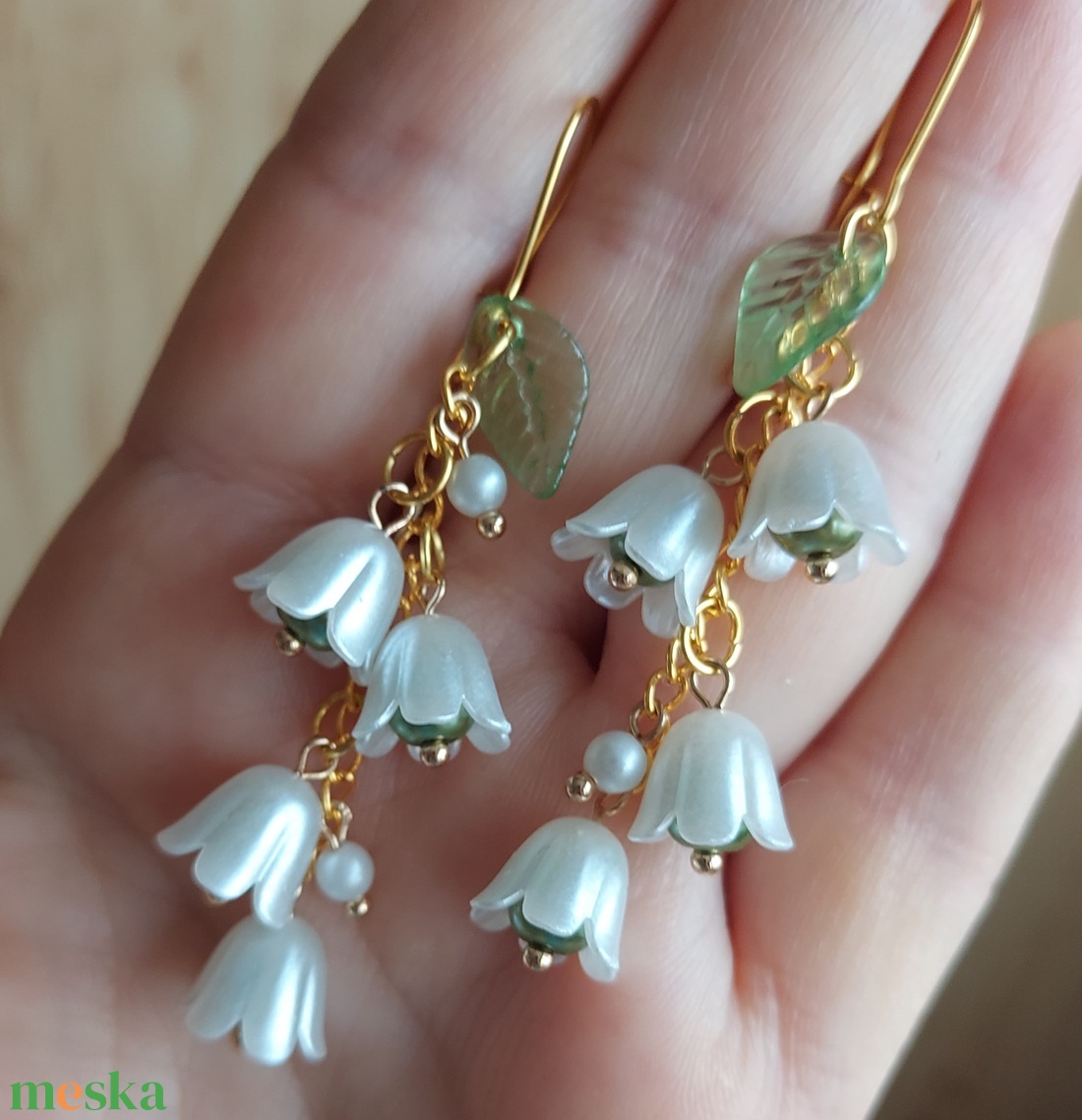 Tavaszi hosszú harangvirág gyöngyfülbevaló - ékszer - fülbevaló - lógó fülbevaló - Meska.hu