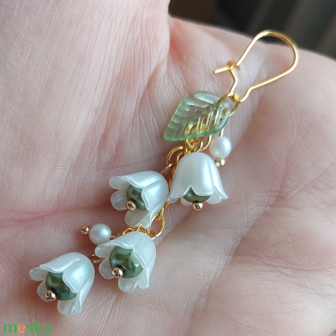 Tavaszi hosszú harangvirág gyöngyfülbevaló - ékszer - fülbevaló - lógó fülbevaló - Meska.hu