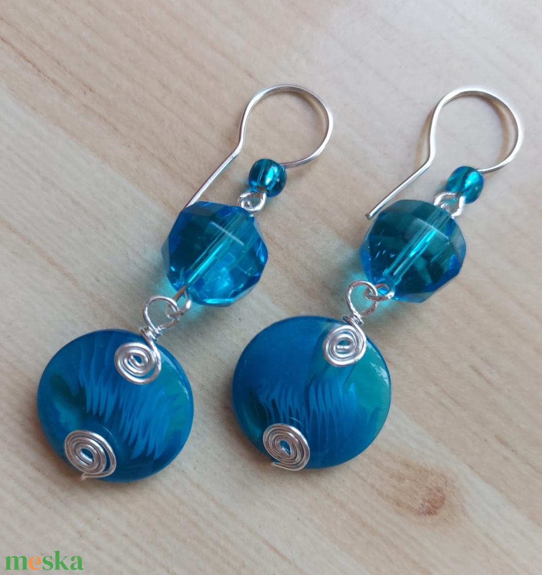 Kék gyöngyfülbevaló - ékszer - fülbevaló - lógó fülbevaló - Meska.hu