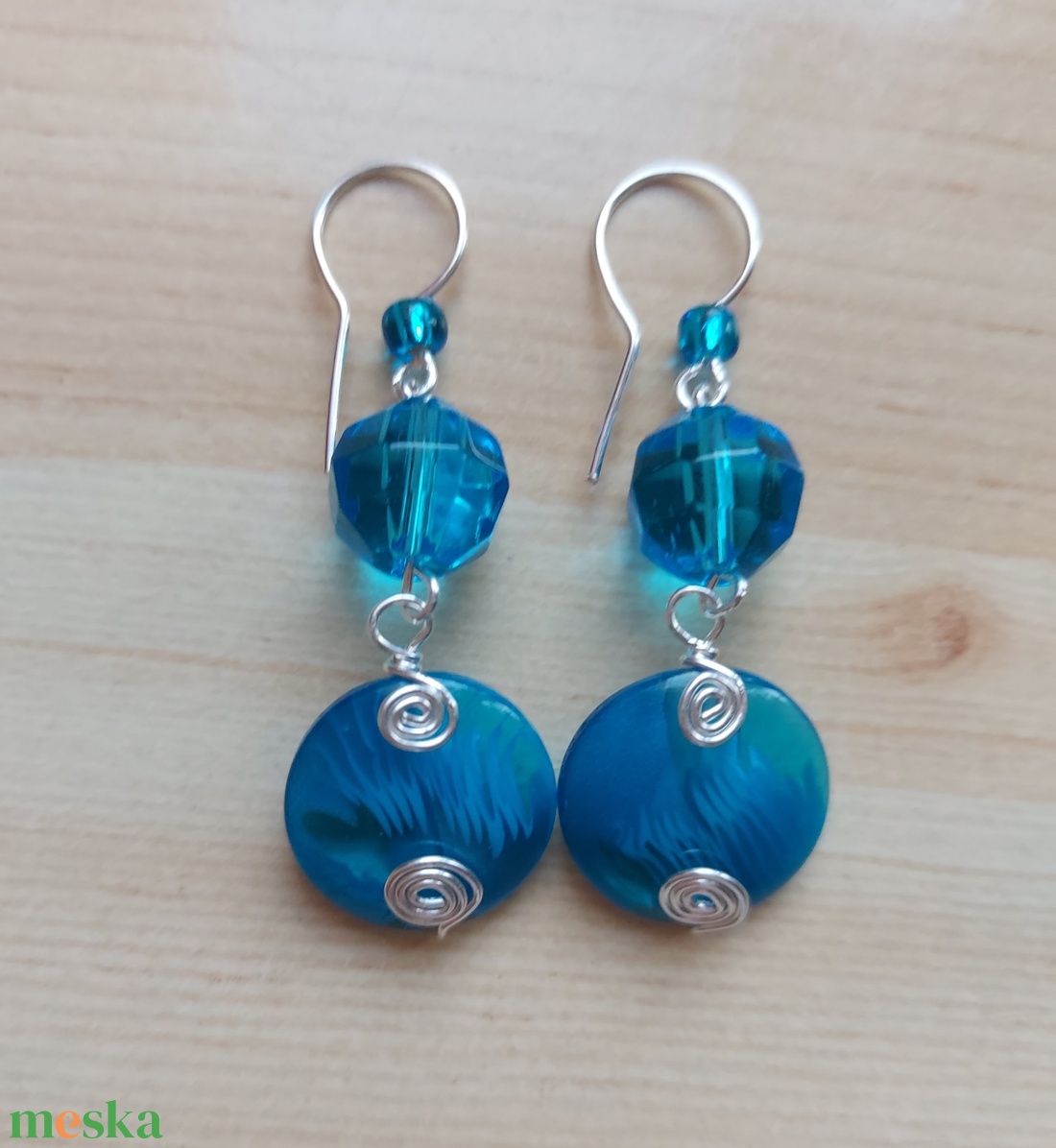 Kék gyöngyfülbevaló - ékszer - fülbevaló - lógó fülbevaló - Meska.hu