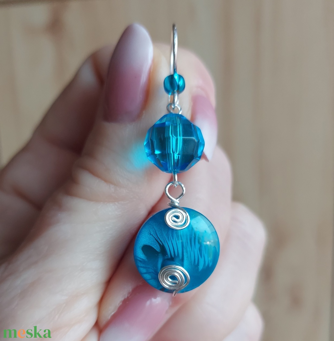 Kék gyöngyfülbevaló - ékszer - fülbevaló - lógó fülbevaló - Meska.hu