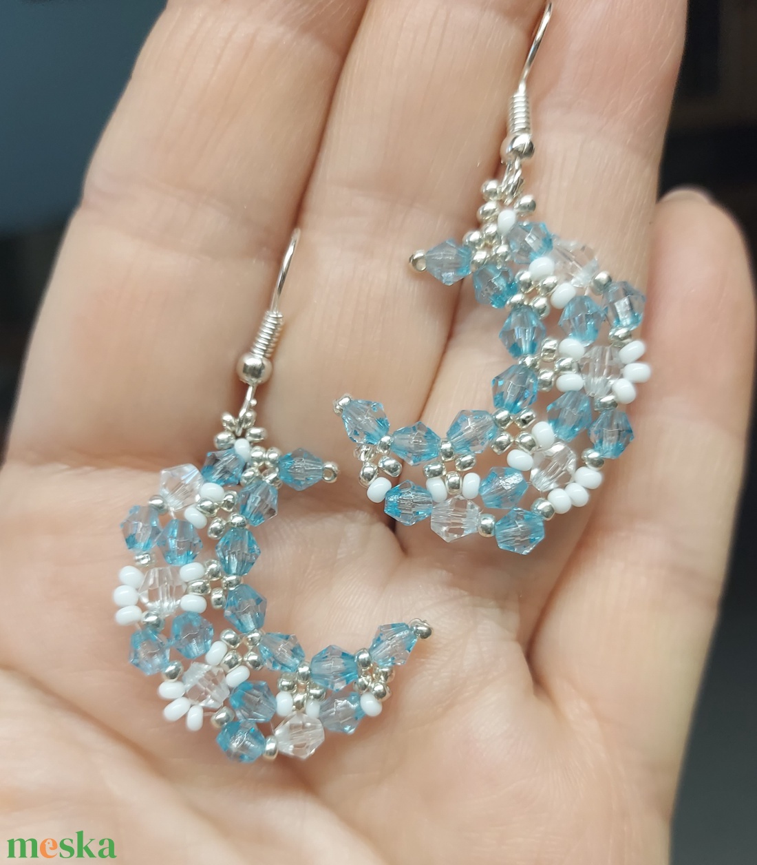 Ezüst Hold gyöngyfülbevaló - ékszer - fülbevaló - lógó fülbevaló - Meska.hu