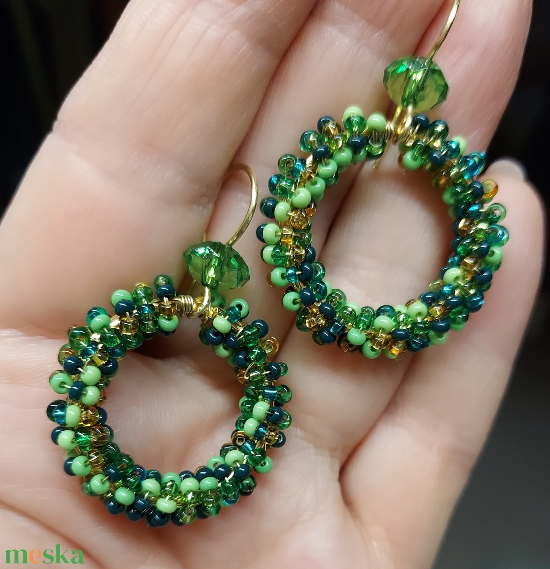 Zöld karika gyöngyfülbevaló - ékszer - fülbevaló - karika fülbevaló - Meska.hu