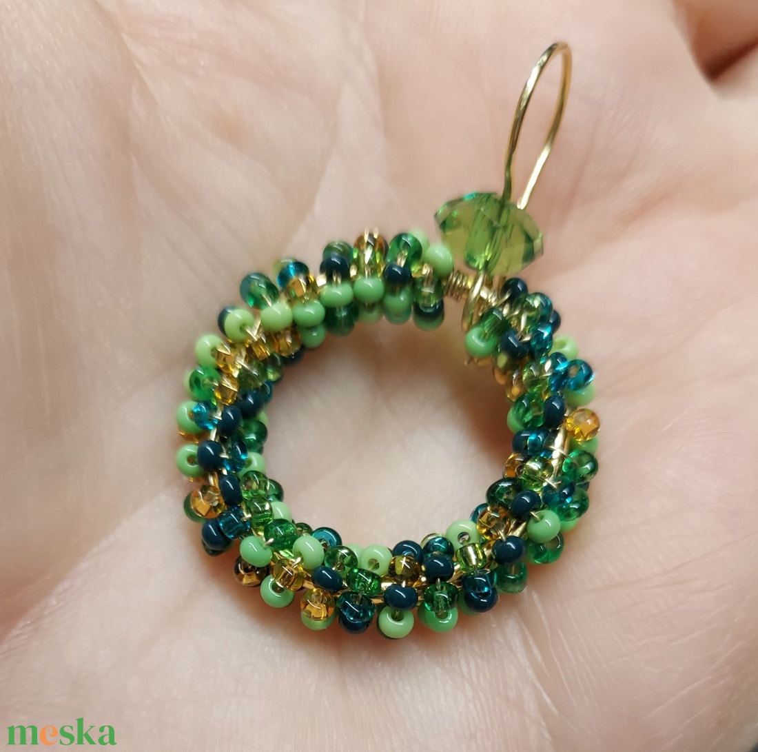 Zöld karika gyöngyfülbevaló - ékszer - fülbevaló - karika fülbevaló - Meska.hu