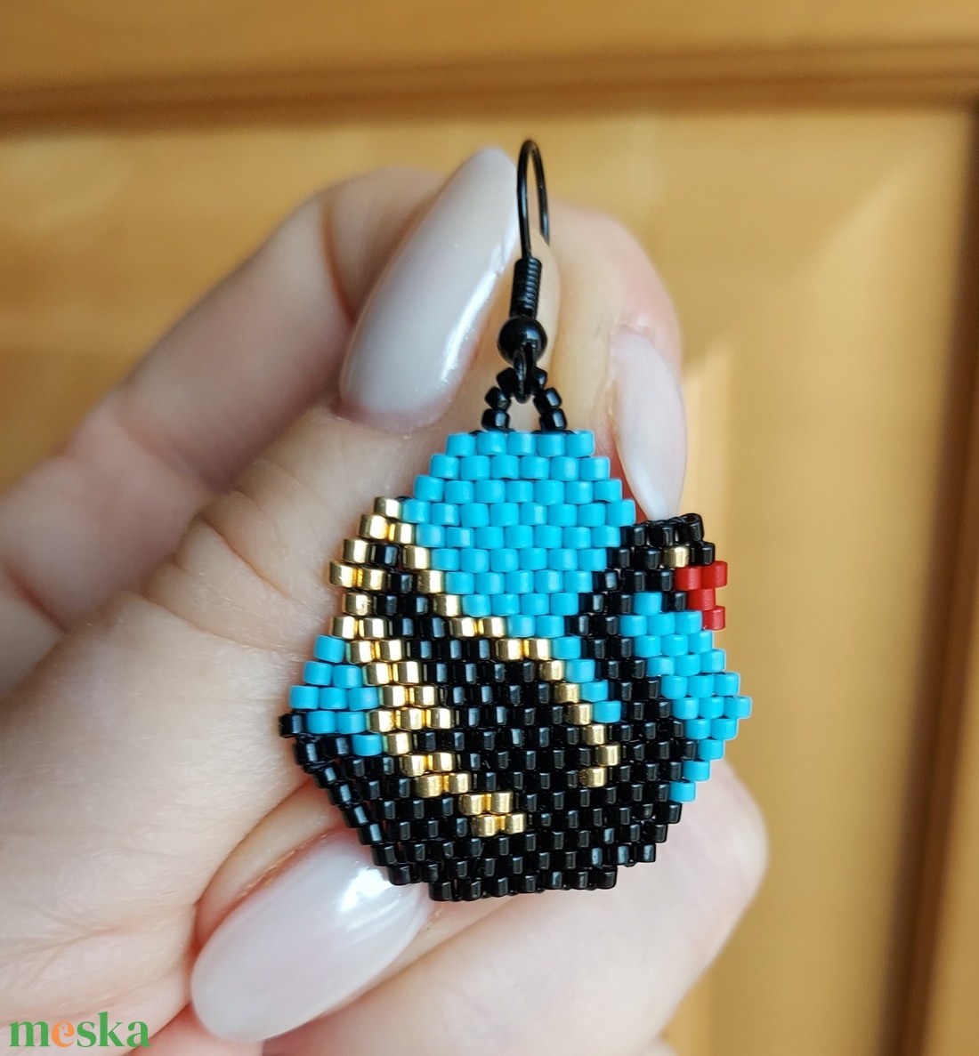 Fekete hattyú gyöngyfülbevaló - ékszer - fülbevaló - lógó fülbevaló - Meska.hu