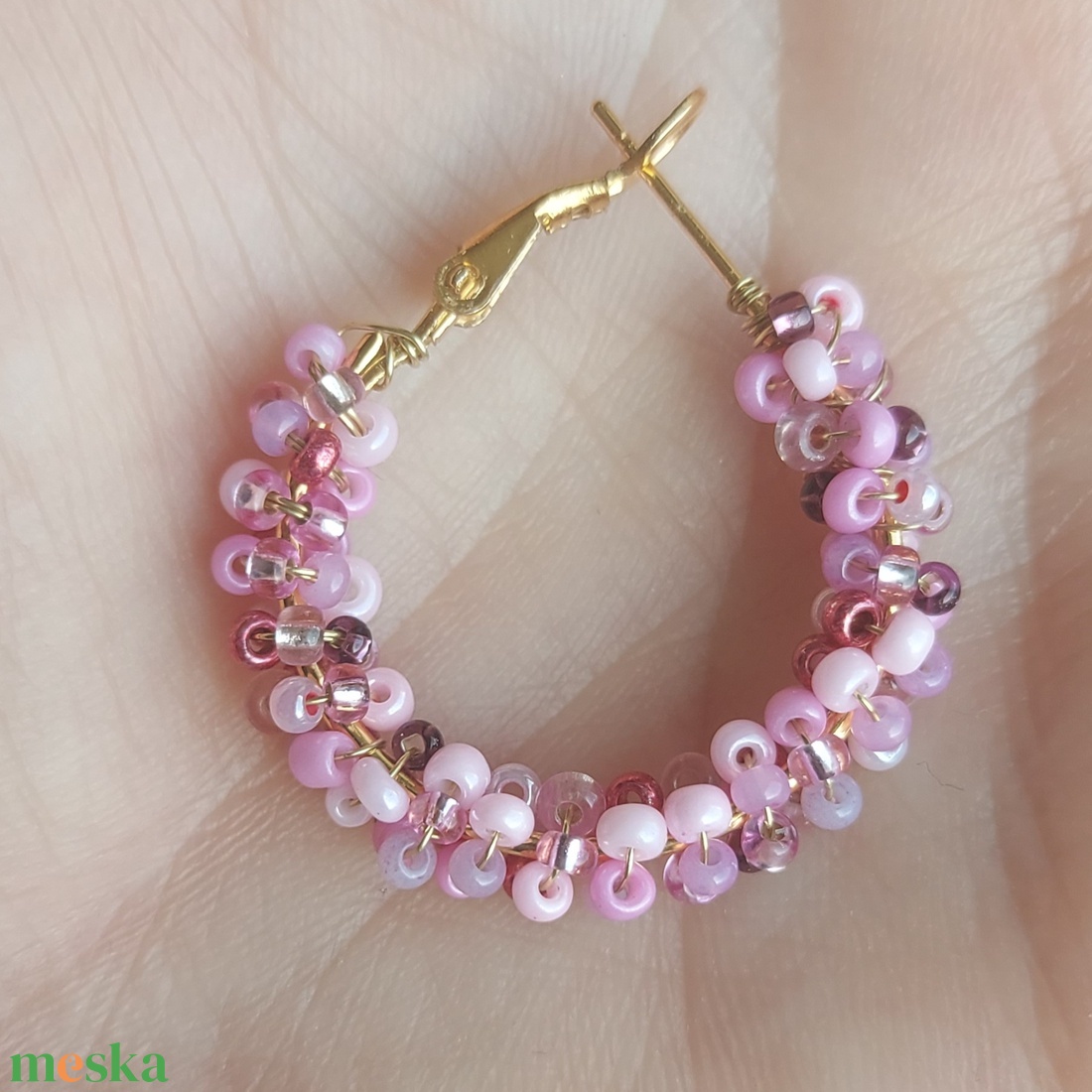 Rózsaszín karika gyöngyfülbevaló - ékszer - fülbevaló - karika fülbevaló - Meska.hu