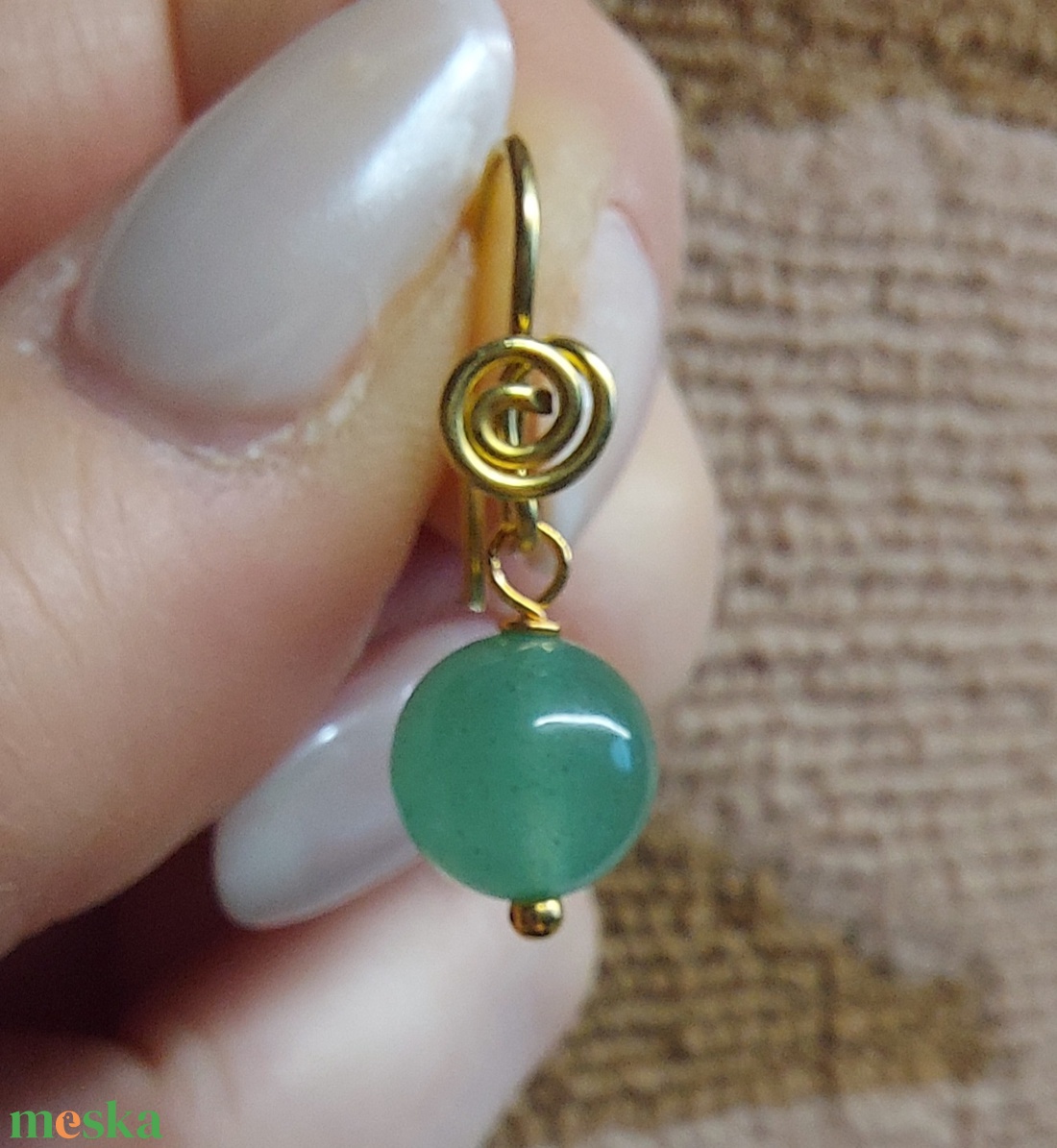 Zöld csigás gyöngyfülbevaló - ékszer - fülbevaló - lógó fülbevaló - Meska.hu