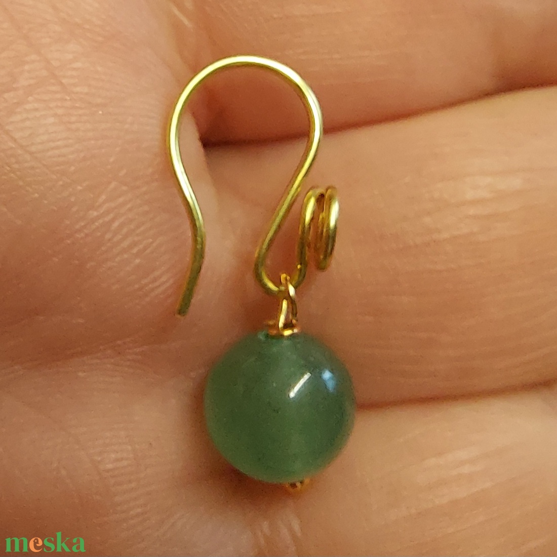 Zöld csigás gyöngyfülbevaló - ékszer - fülbevaló - lógó fülbevaló - Meska.hu