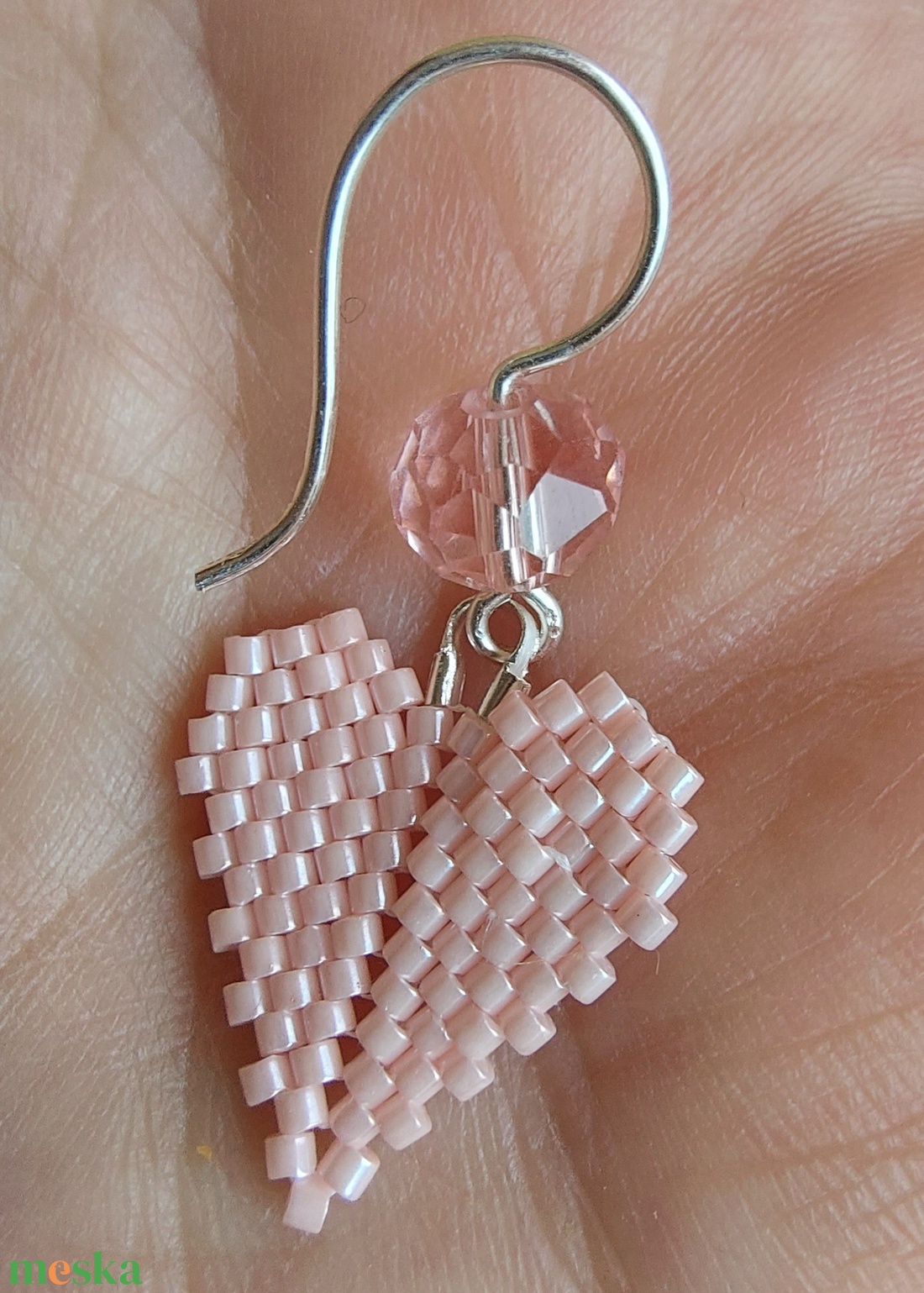 Halvány rózsaszín szív gyöngyfülbevaló - ékszer - fülbevaló - lógó fülbevaló - Meska.hu