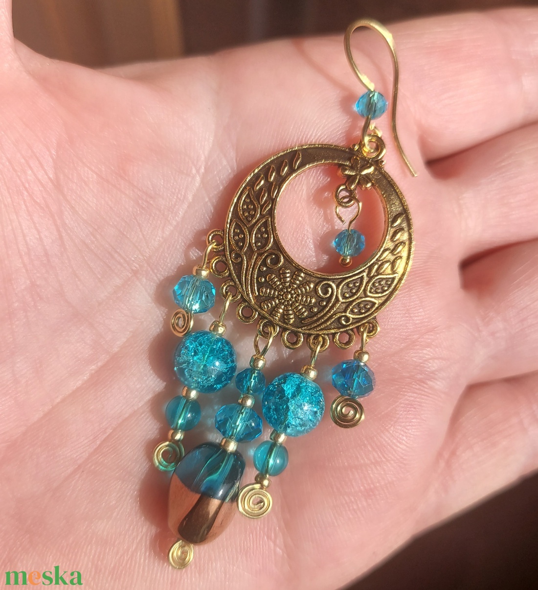 Türkizkék-arany gyöngyfülbevaló - ékszer - fülbevaló - lógó fülbevaló - Meska.hu