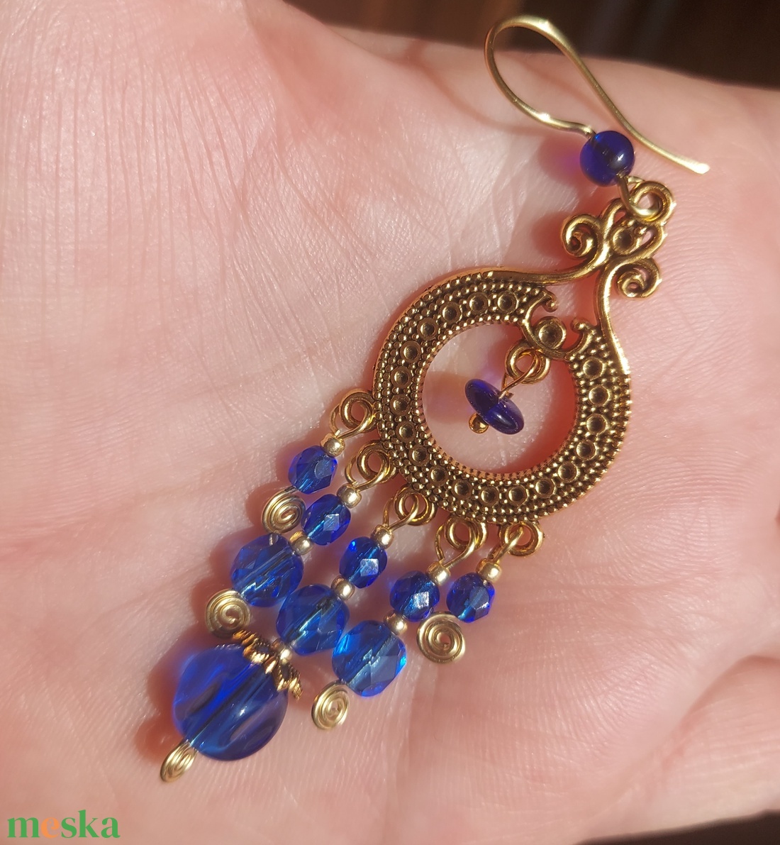 Királykék-arany gyöngyfülbevaló - ékszer - fülbevaló - lógó fülbevaló - Meska.hu