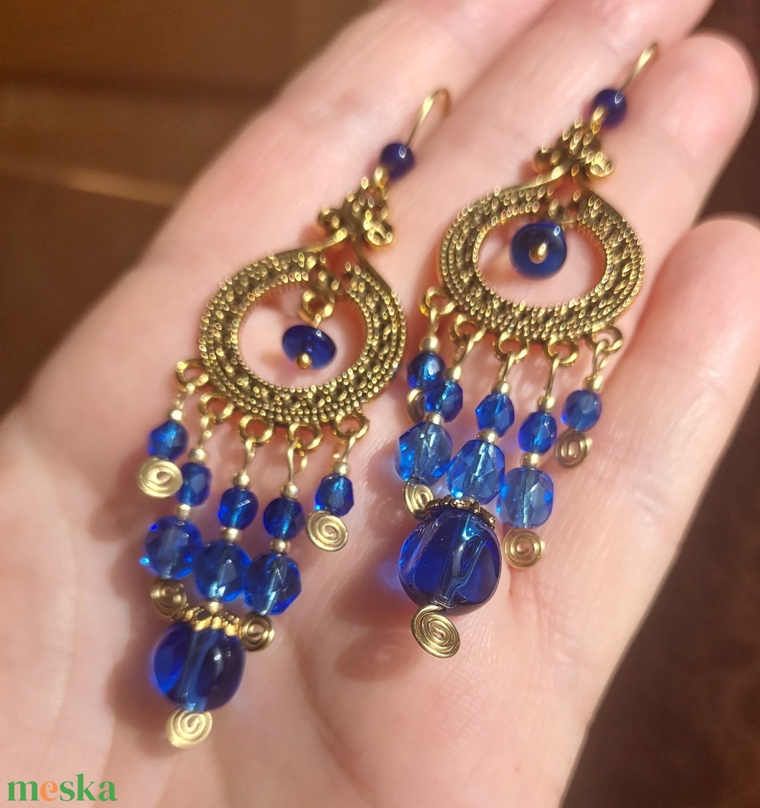 Királykék-arany gyöngyfülbevaló - ékszer - fülbevaló - lógó fülbevaló - Meska.hu
