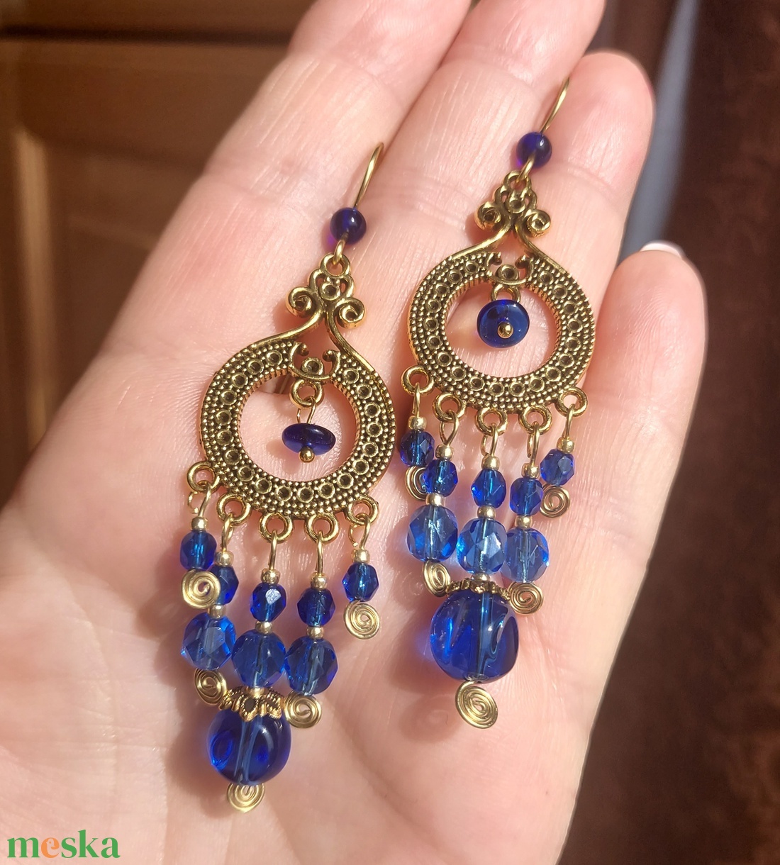 Királykék-arany gyöngyfülbevaló - ékszer - fülbevaló - lógó fülbevaló - Meska.hu