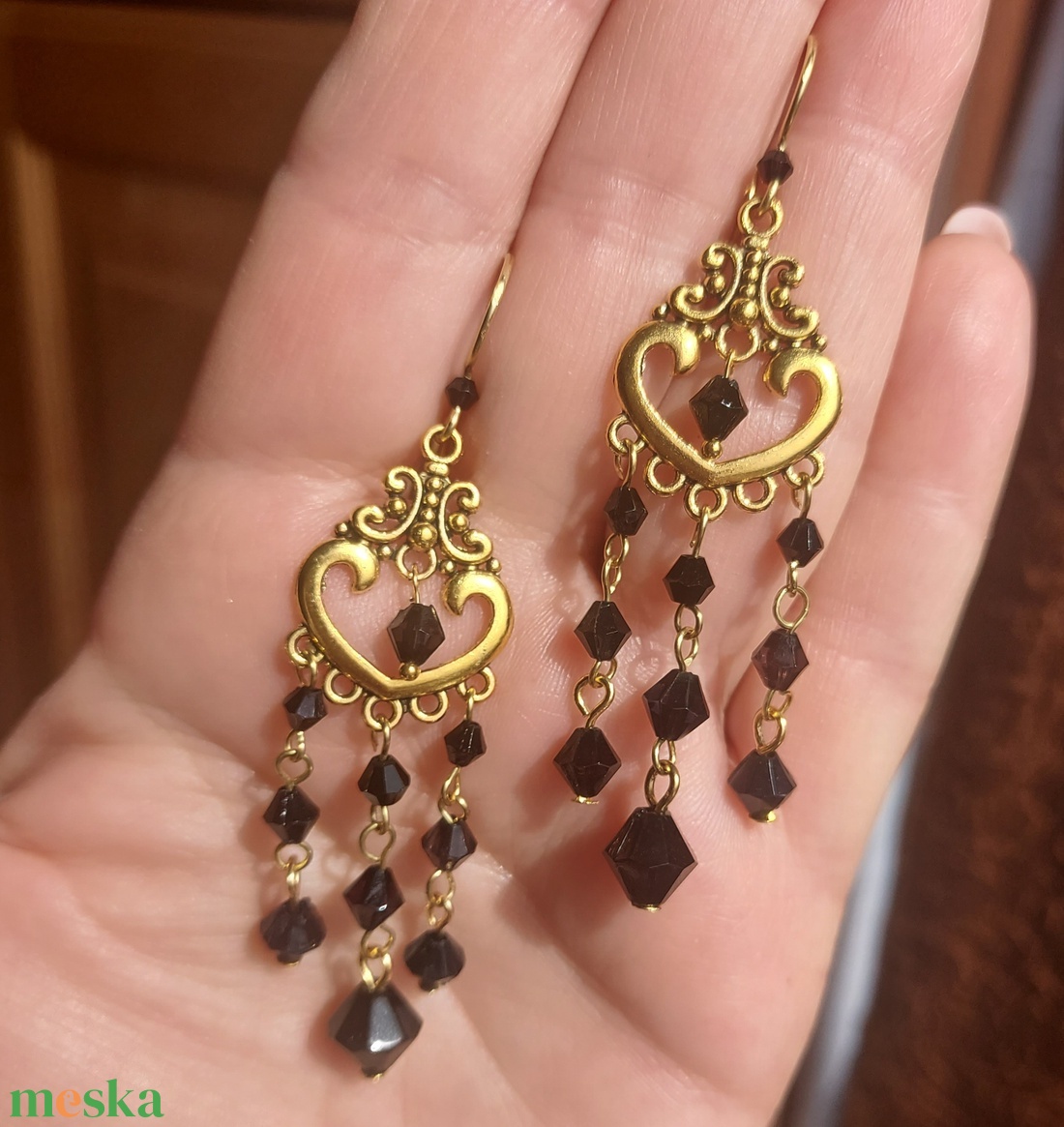 Fekete-arany gyöngyfülbevaló - ékszer - fülbevaló - lógó fülbevaló - Meska.hu