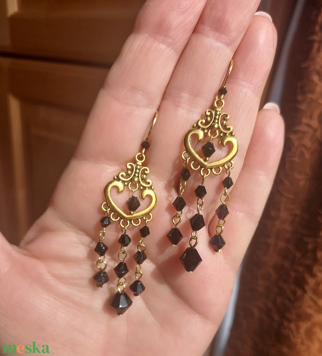 Fekete-arany gyöngyfülbevaló - ékszer - fülbevaló - lógó fülbevaló - Meska.hu