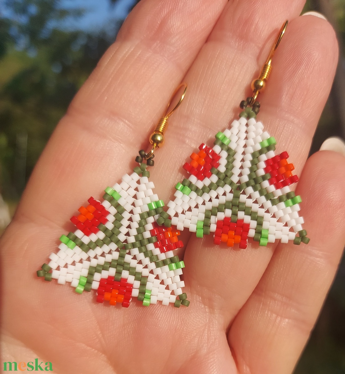 Tulipános háromszög gyöngyfülbevaló - ékszer - fülbevaló - lógó fülbevaló - Meska.hu