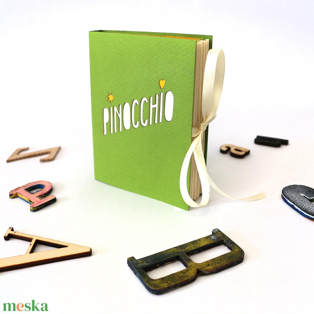 Collodi: Pinokkió kalandjai - karusszel könyv - otthon & életmód - dekoráció - asztal és polc dekoráció - könyvszobor - Meska.hu