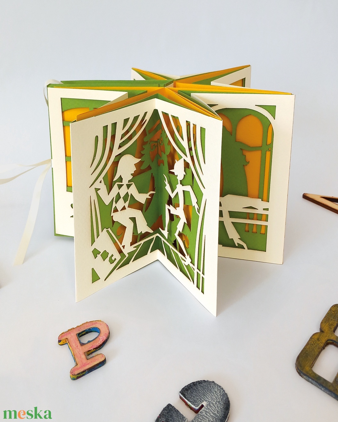 Collodi: Pinokkió kalandjai - karusszel könyv - otthon & életmód - dekoráció - asztal és polc dekoráció - könyvszobor - Meska.hu