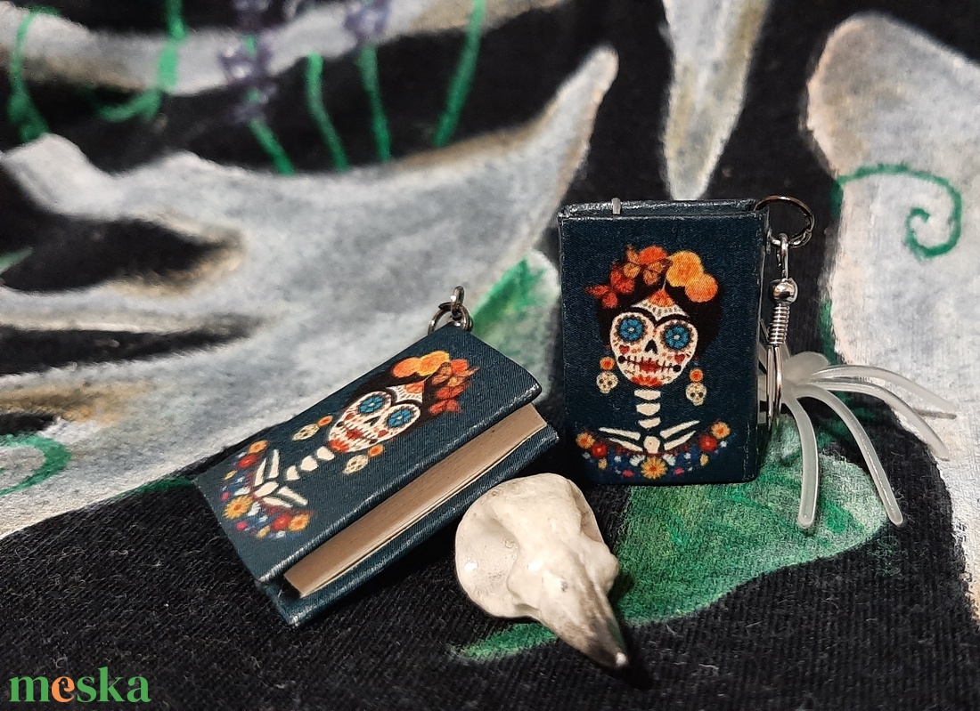 Halloween könyv fülbevaló(Frida) - ékszer - fülbevaló - lógó fülbevaló - Meska.hu Halloween könyv fülbevaló(Frida) - ékszer - fülbevaló - lógó fülbevaló - Meska.hu