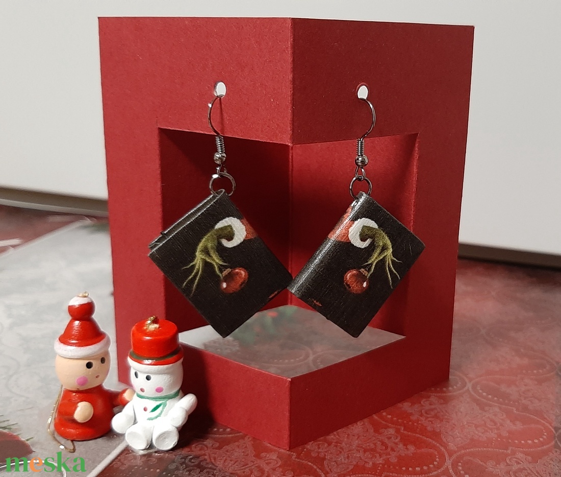 Karácsonyi fülbevaló (grincs) - ékszer - fülbevaló - lógó fülbevaló - Meska.hu