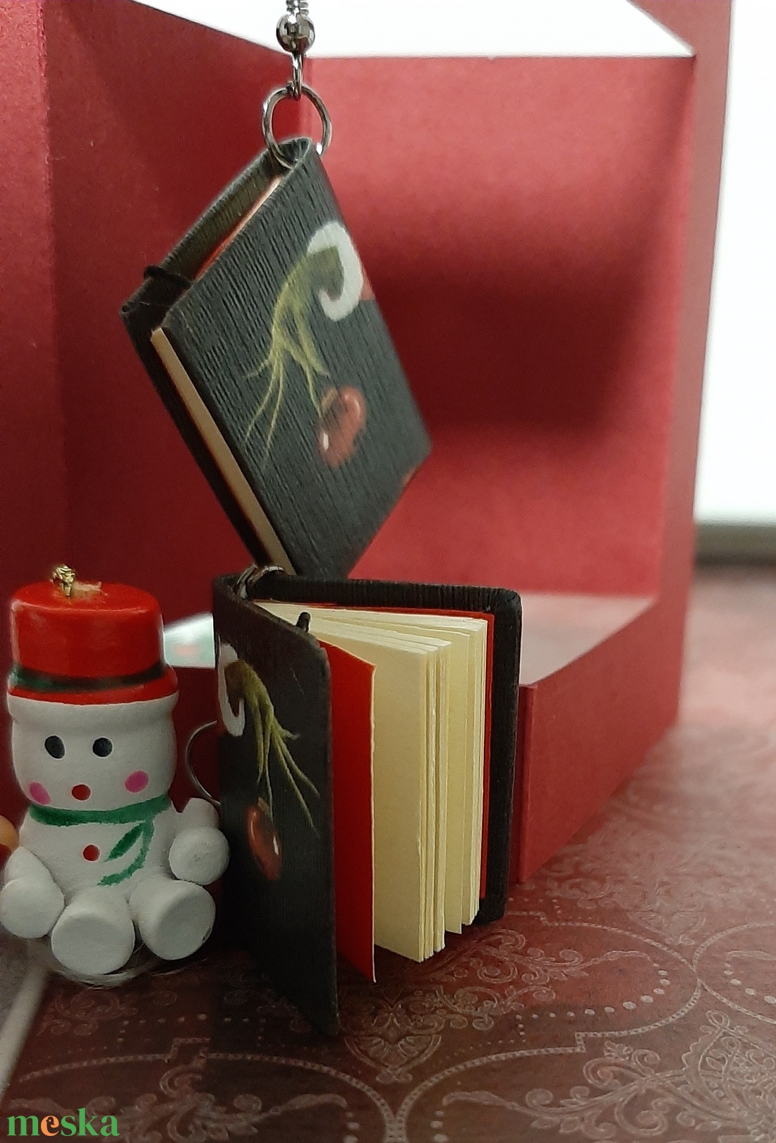 Karácsonyi fülbevaló (grincs) - ékszer - fülbevaló - lógó fülbevaló - Meska.hu