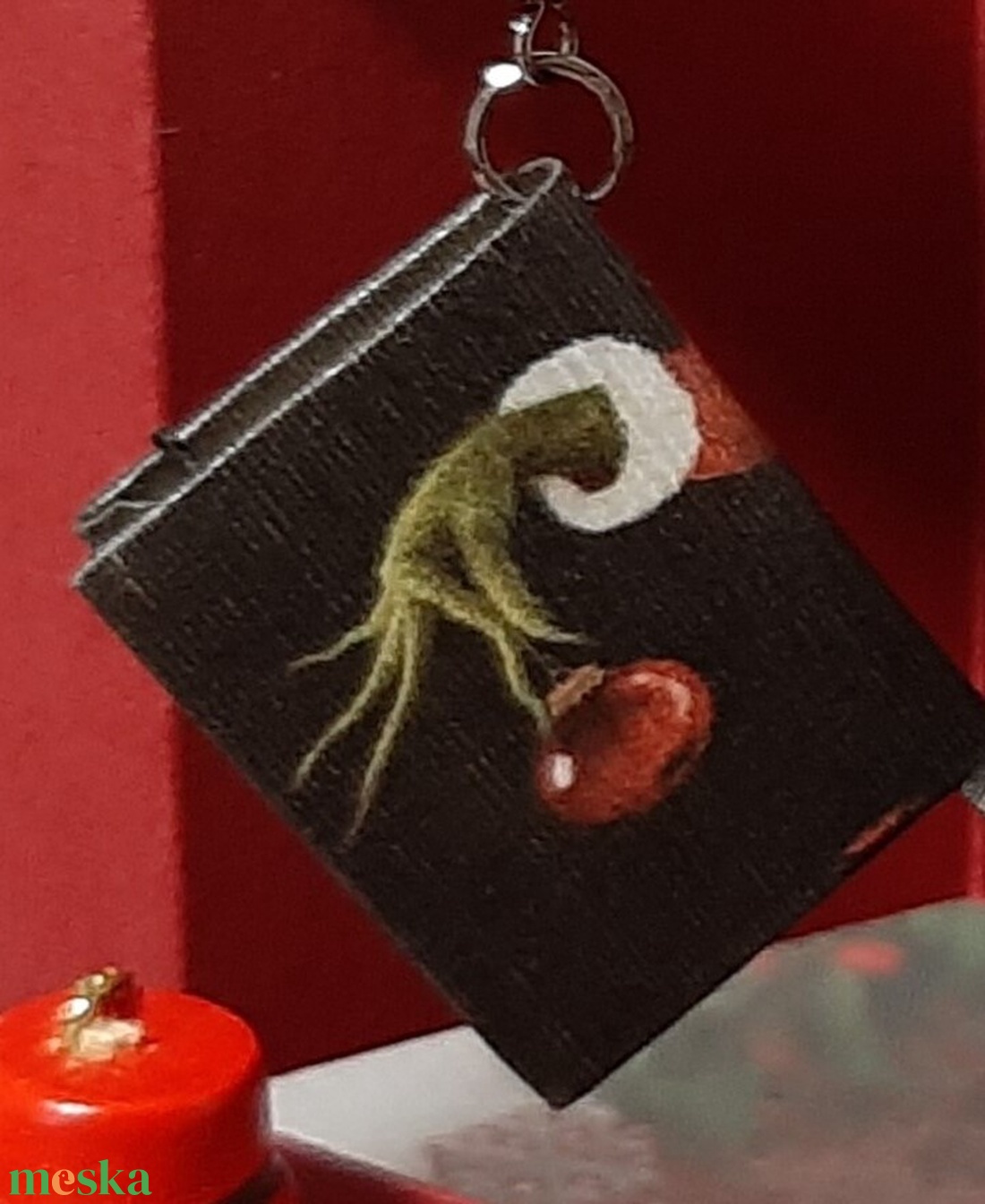 Karácsonyi fülbevaló (grincs) - ékszer - fülbevaló - lógó fülbevaló - Meska.hu