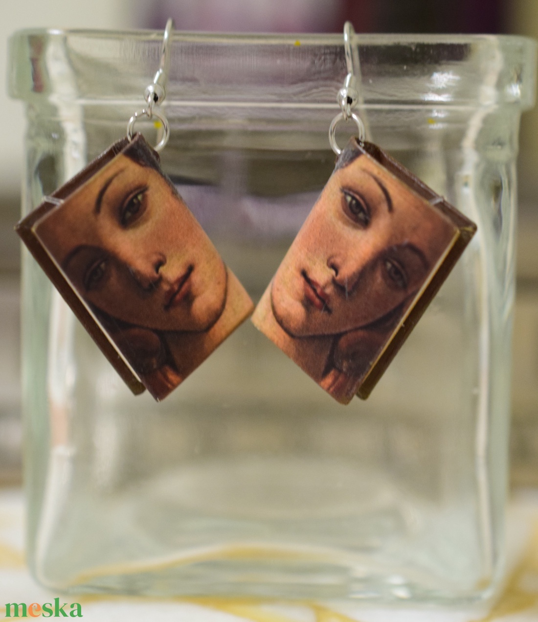 Könyv fülbevaló (Vénusz) - ékszer - fülbevaló - lógó fülbevaló - Meska.hu