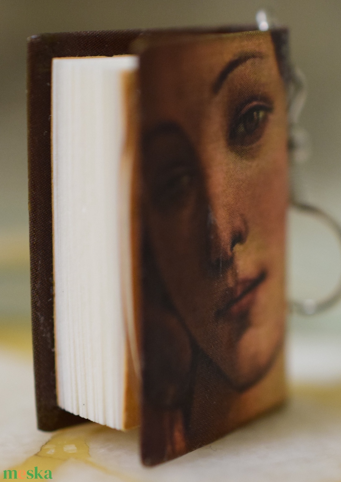 Könyv fülbevaló (Vénusz) - ékszer - fülbevaló - lógó fülbevaló - Meska.hu